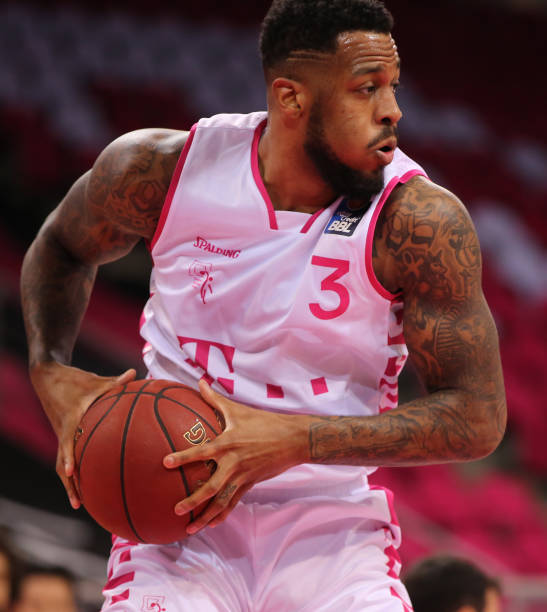 比如中国足 比如中国足