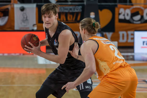 制了斯瓦泰 制了斯瓦泰